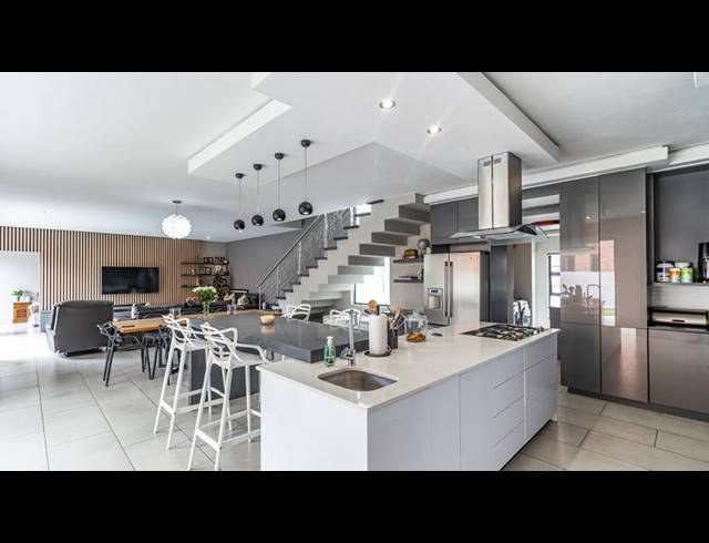 5 BEDROOM HOUSE FOR SALE IN MIDSTREAM RIDGE